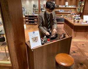 【日本橋髙島屋S.C.店】本日もシューケアのご相談を承っております！