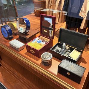【名古屋ミッドランドスクエア店】靴屋で選ぶギフト5選『メンディング&小物』編